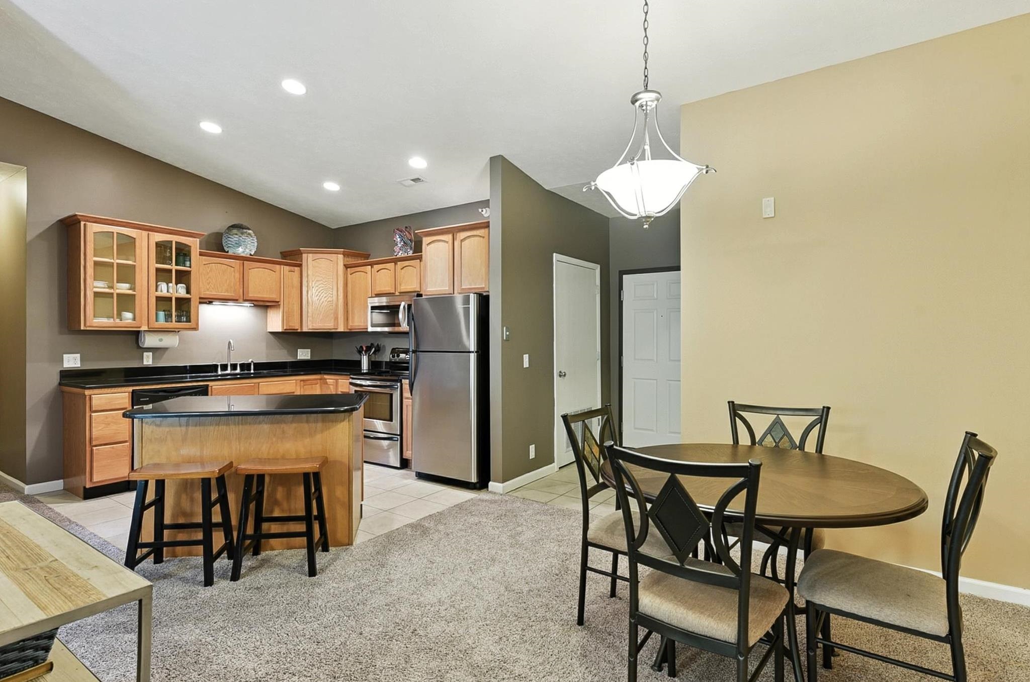 Omaha, Nebraska 68116, United States, 1 Bedroom Bedrooms, ,1 BathroomBathrooms,Residential,Pending,167745