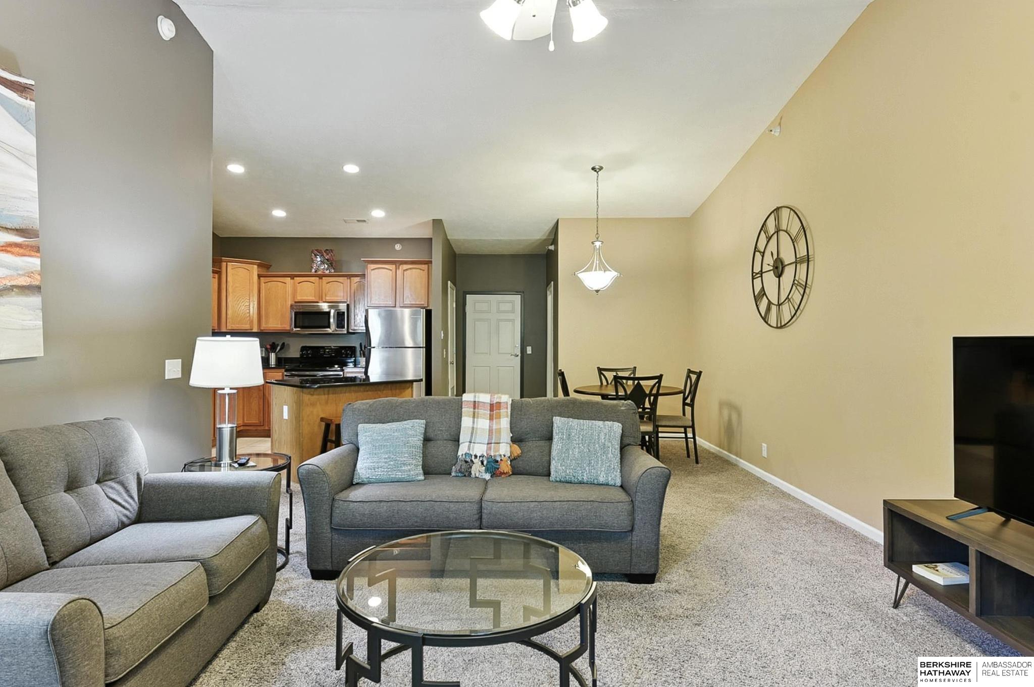 Omaha, Nebraska 68116, United States, 1 Bedroom Bedrooms, ,1 BathroomBathrooms,Residential,Pending,167745