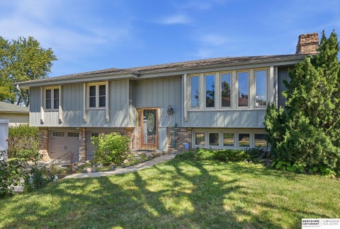 Photo of 5111 Eastridge Drive, Omaha, NE 68134 (MLS # 22626327)