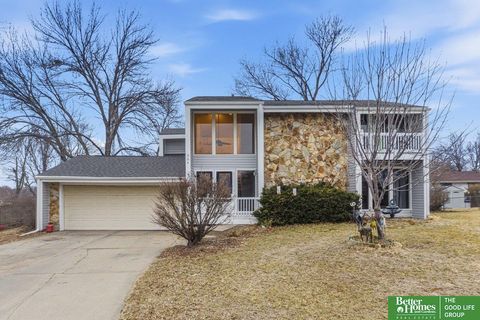 Photo of 904 S 152 Circle, Omaha, NE 68154 (MLS # 22606171)