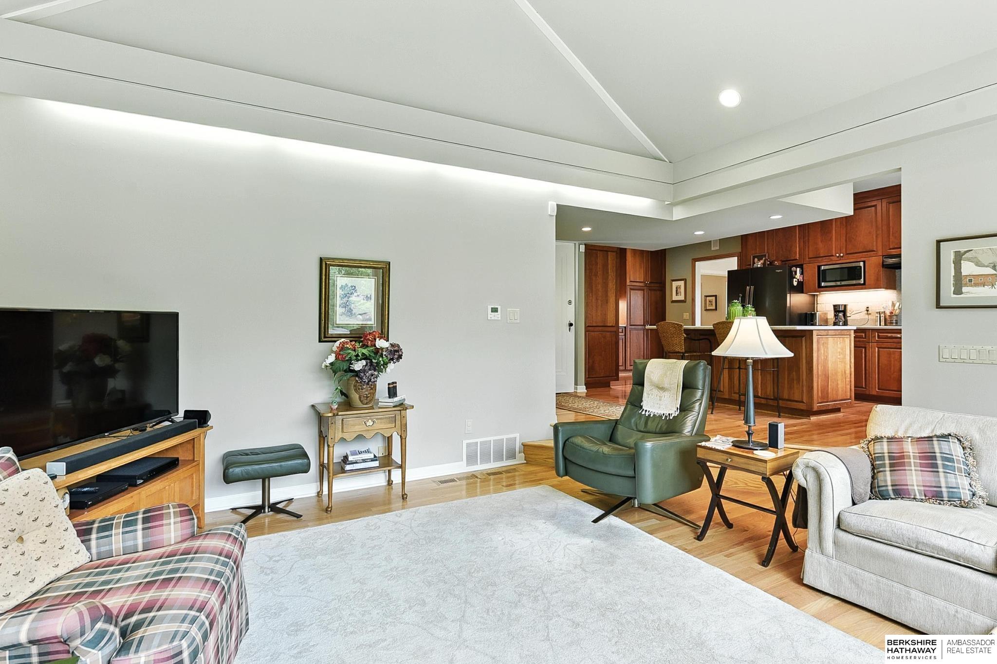 Omaha, Nebraska 68134, United States, 4 Bedrooms Bedrooms, ,3 BathroomsBathrooms,Residential,Pending,159899