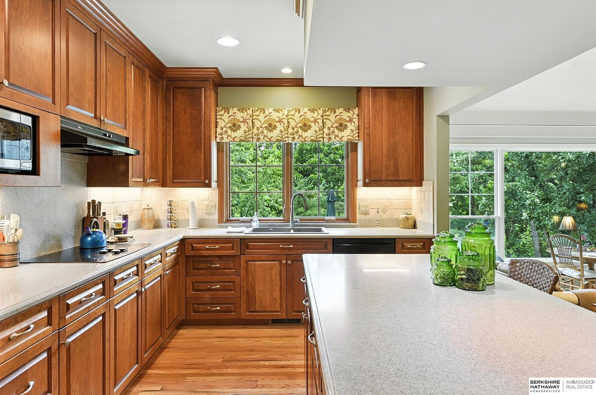 Omaha, Nebraska 68134, United States, 4 Bedrooms Bedrooms, ,3 BathroomsBathrooms,Residential,Pending,159899