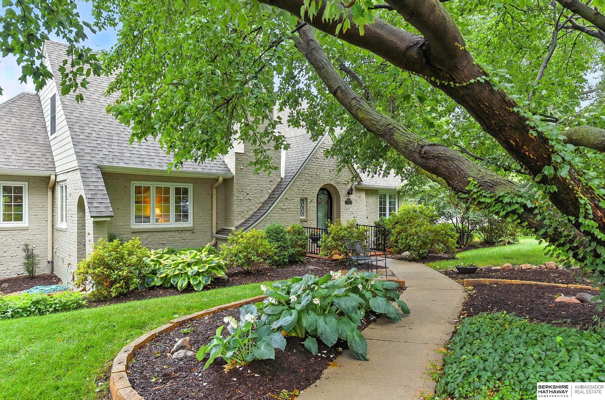 Omaha, Nebraska 68134, United States, 4 Bedrooms Bedrooms, ,3 BathroomsBathrooms,Residential,Pending,159899