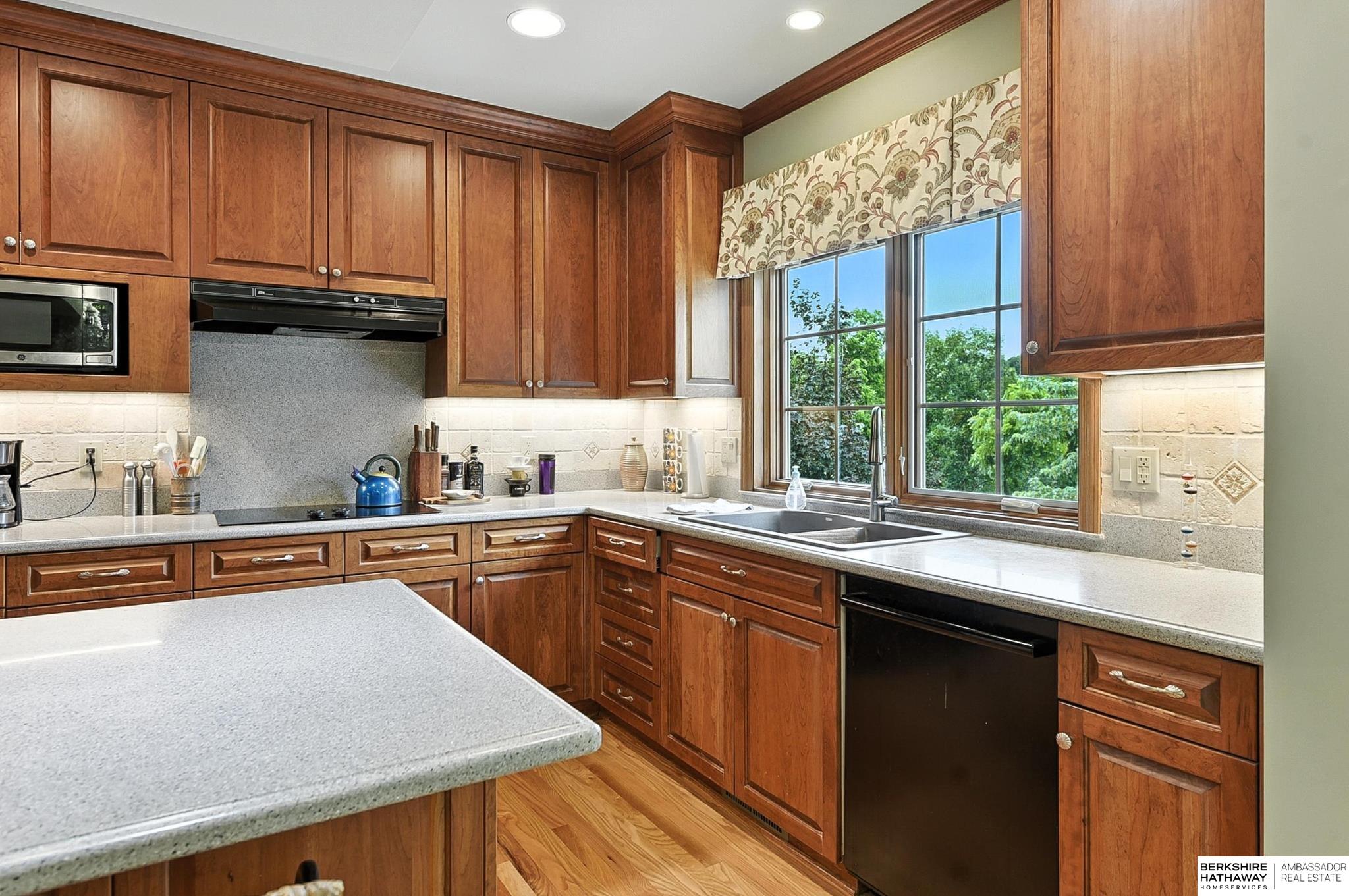 Omaha, Nebraska 68134, United States, 4 Bedrooms Bedrooms, ,3 BathroomsBathrooms,Residential,Pending,159899