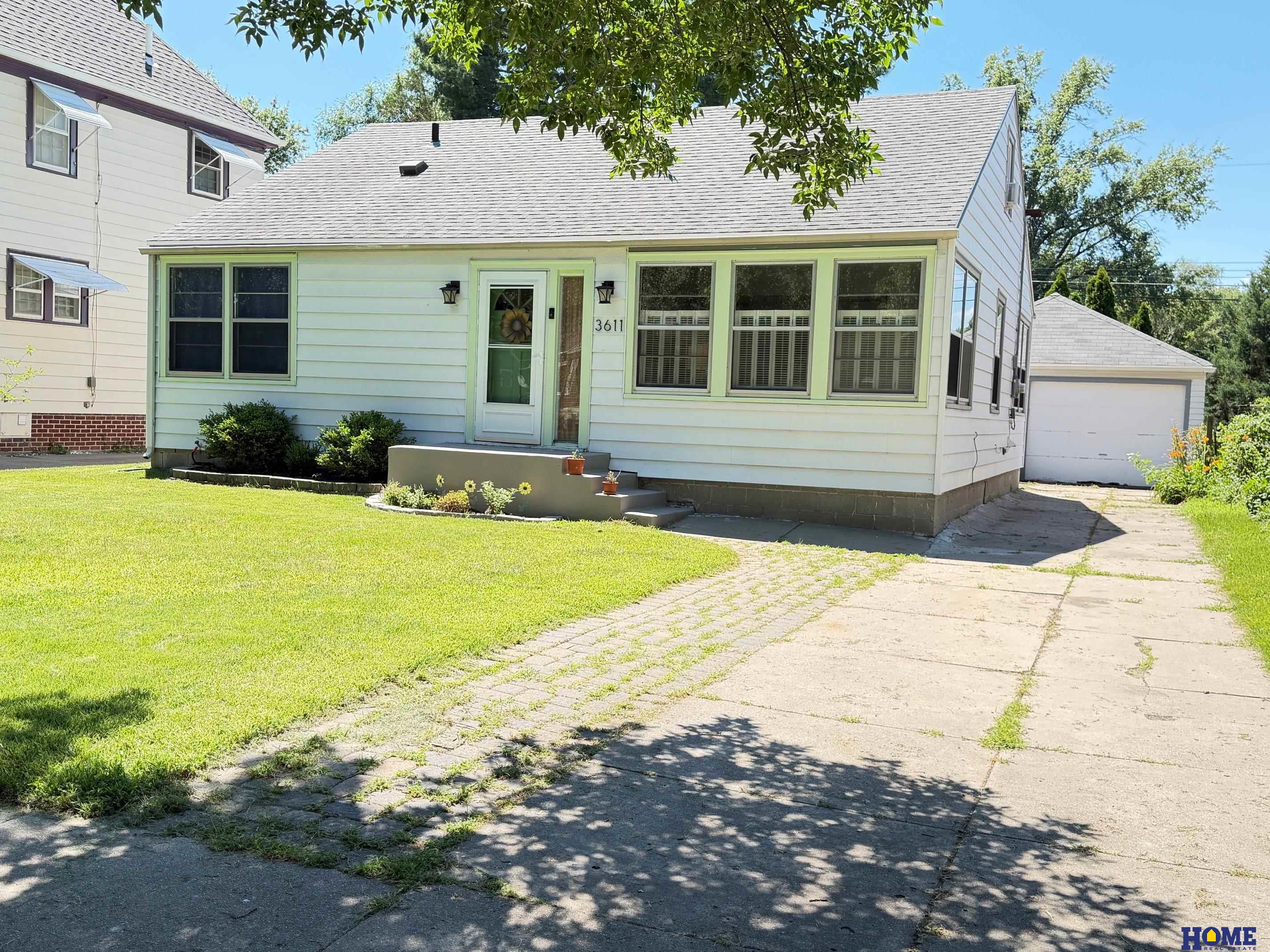 Photo 1 of 25 — 3611 Everett Street, Lincoln, NE 68506