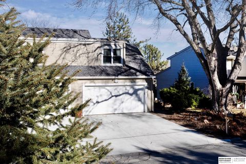 Photo of 12924 Webster Plaza #B-2, Omaha, NE 68154 (MLS # 22603542)