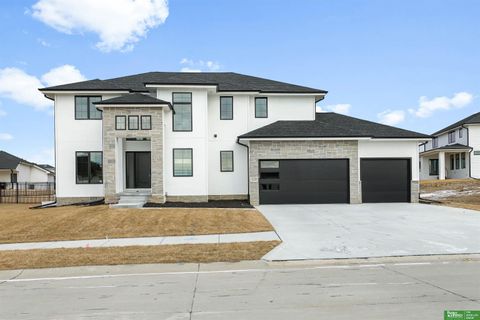 Photo of 21108 Arlington Street, Elkhorn, NE 68022 (MLS # 22610717)