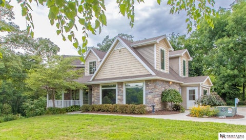 Photo of 1540 Hartline Lane, Omaha, NE 68112 (MLS # 22621446)