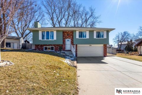 Photo of 6309 Tanglewood Circle, Lincoln, NE 68516 (MLS # 22605394)