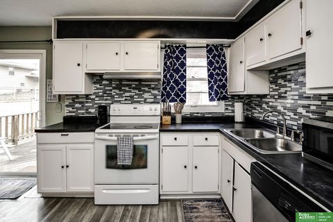 Photo of 9056 Meadow Drive, Omaha, NE 68114 (MLS # 22606303)