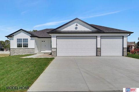 Photo of 8918 Kinzie Street, Lincoln, NE 68507 (MLS # 22612204)