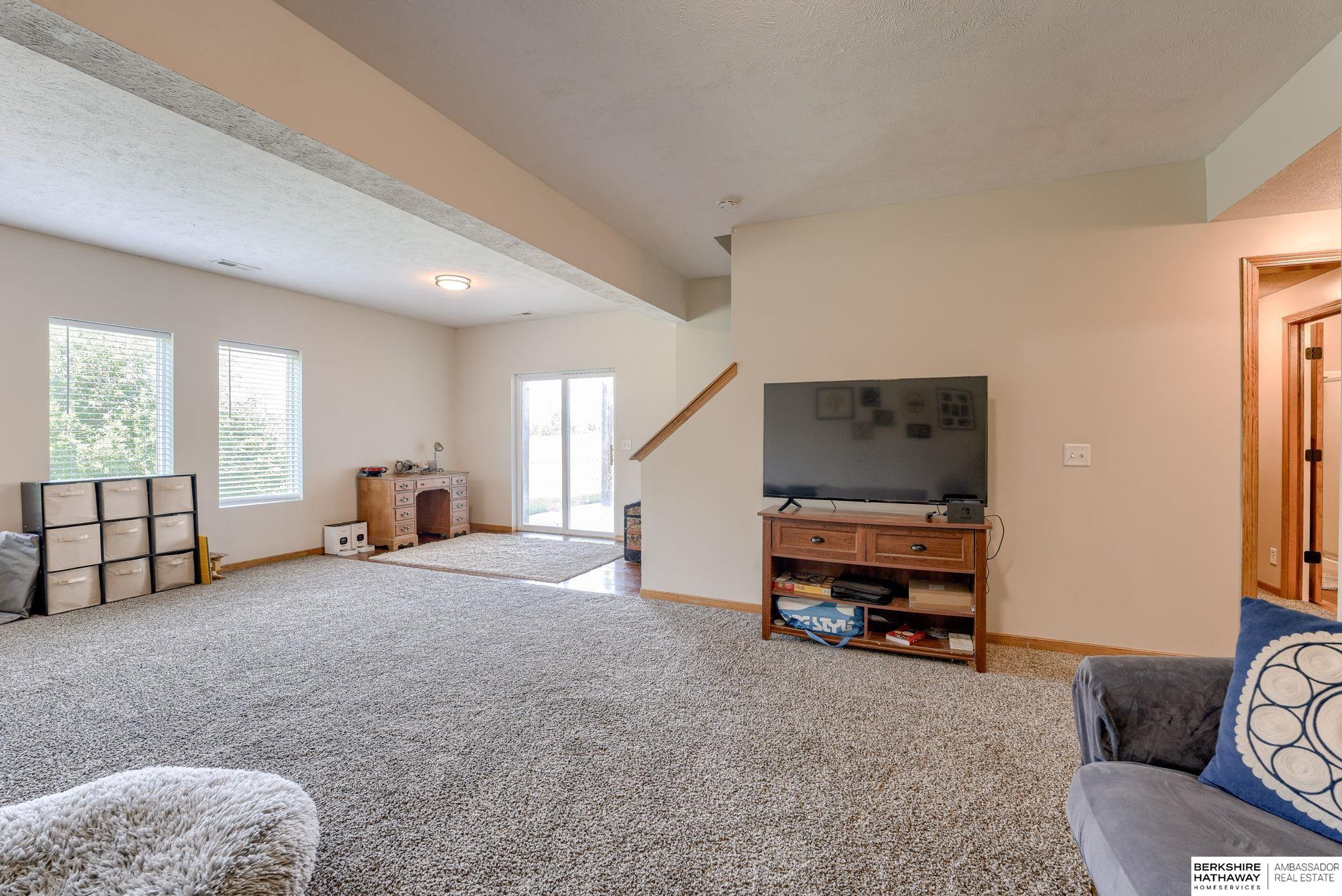 Omaha, Nebraska 68136, United States, 4 Bedrooms Bedrooms, ,3 BathroomsBathrooms,Residential,Active,182229