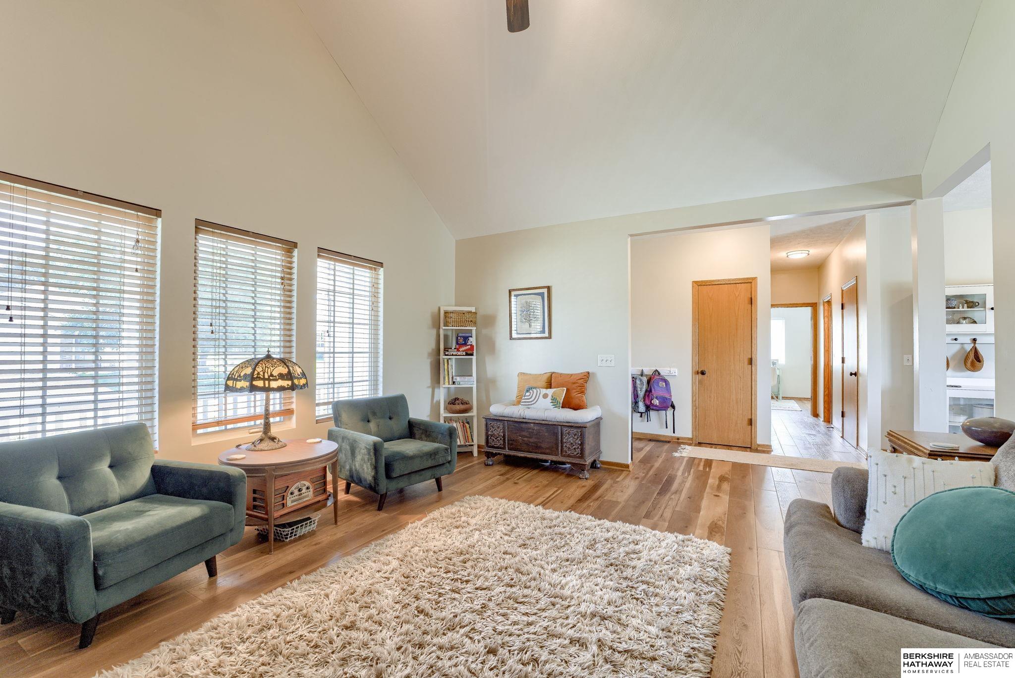 Omaha, Nebraska 68136, United States, 4 Bedrooms Bedrooms, ,3 BathroomsBathrooms,Residential,Active,182229