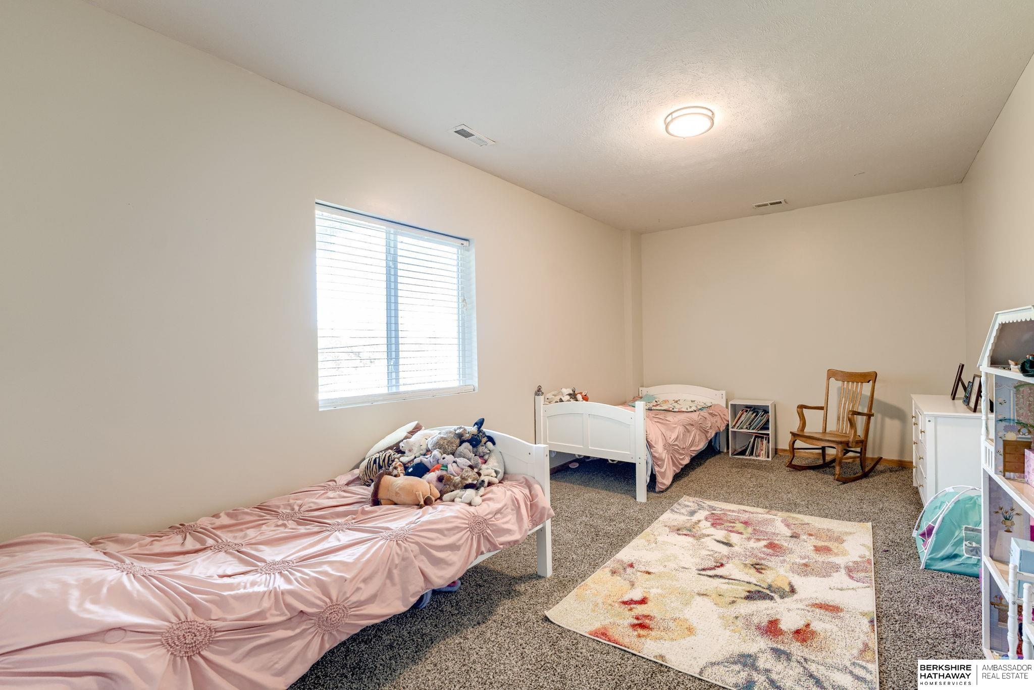 Omaha, Nebraska 68136, United States, 4 Bedrooms Bedrooms, ,3 BathroomsBathrooms,Residential,Active,182229