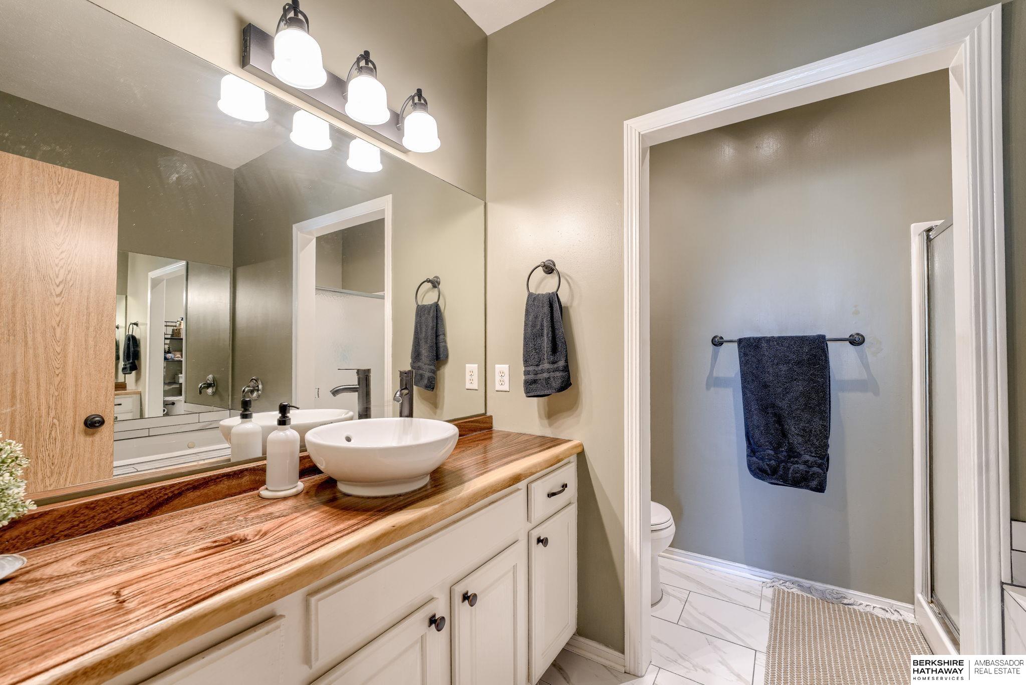 Omaha, Nebraska 68136, United States, 4 Bedrooms Bedrooms, ,3 BathroomsBathrooms,Residential,Active,182229