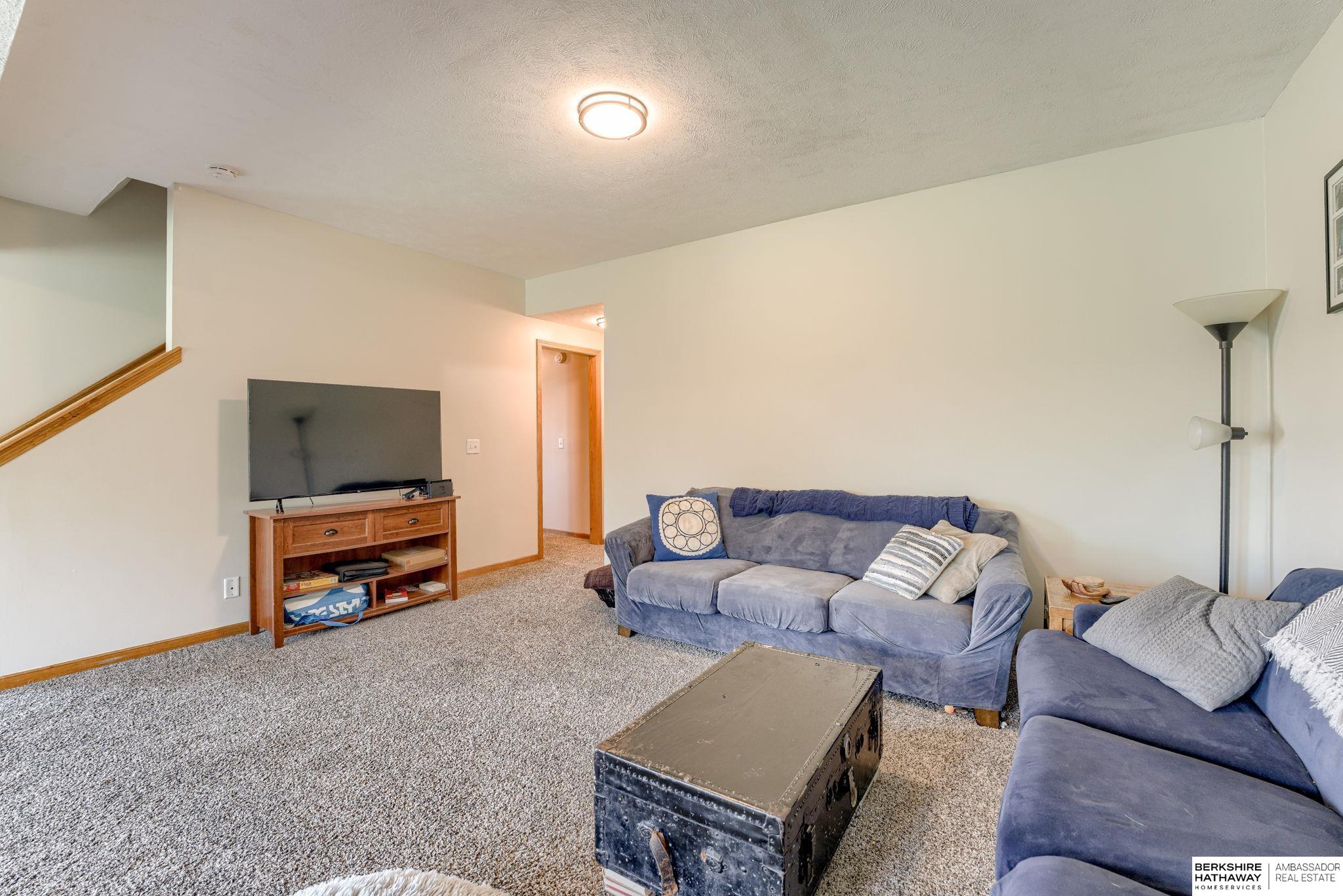 Omaha, Nebraska 68136, United States, 4 Bedrooms Bedrooms, ,3 BathroomsBathrooms,Residential,Active,182229