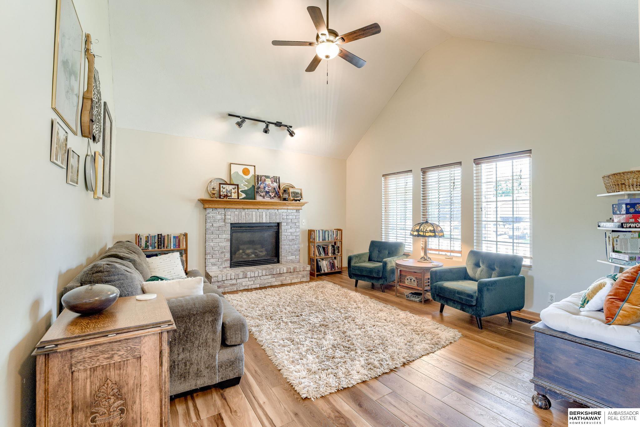 Omaha, Nebraska 68136, United States, 4 Bedrooms Bedrooms, ,3 BathroomsBathrooms,Residential,Active,182229