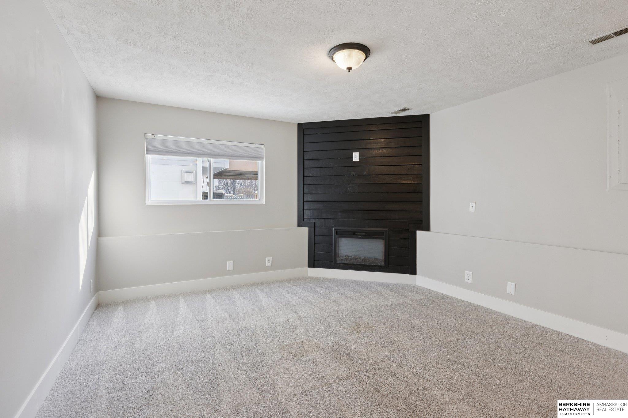 Omaha, Nebraska 68116, United States, 3 Bedrooms Bedrooms, ,2 BathroomsBathrooms,Residential,Pending,250913