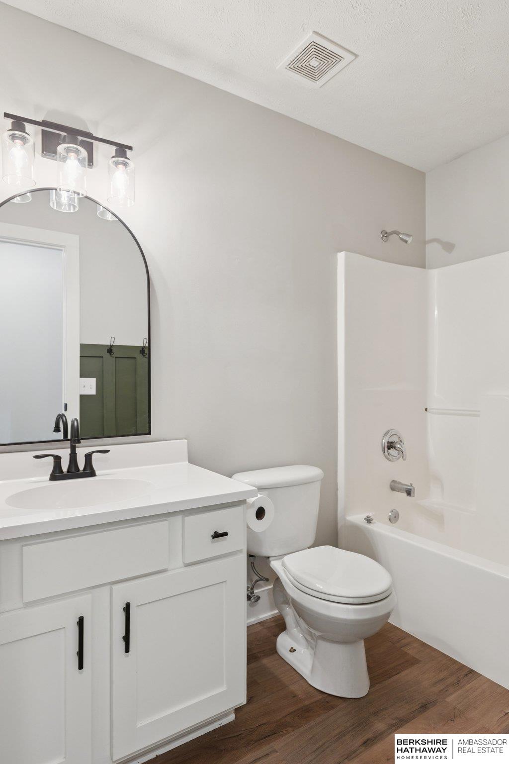 Omaha, Nebraska 68116, United States, 3 Bedrooms Bedrooms, ,2 BathroomsBathrooms,Residential,Pending,250913