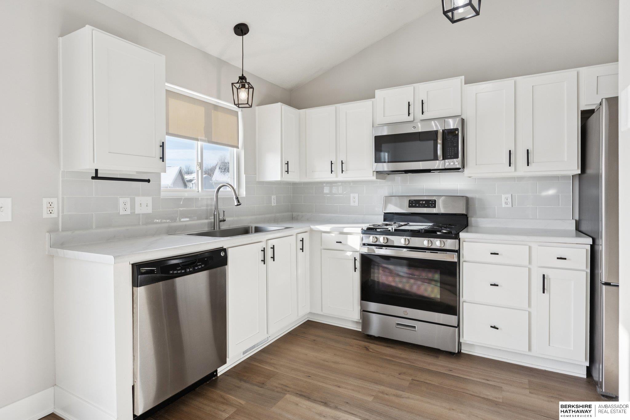 Omaha, Nebraska 68116, United States, 3 Bedrooms Bedrooms, ,2 BathroomsBathrooms,Residential,Pending,250913