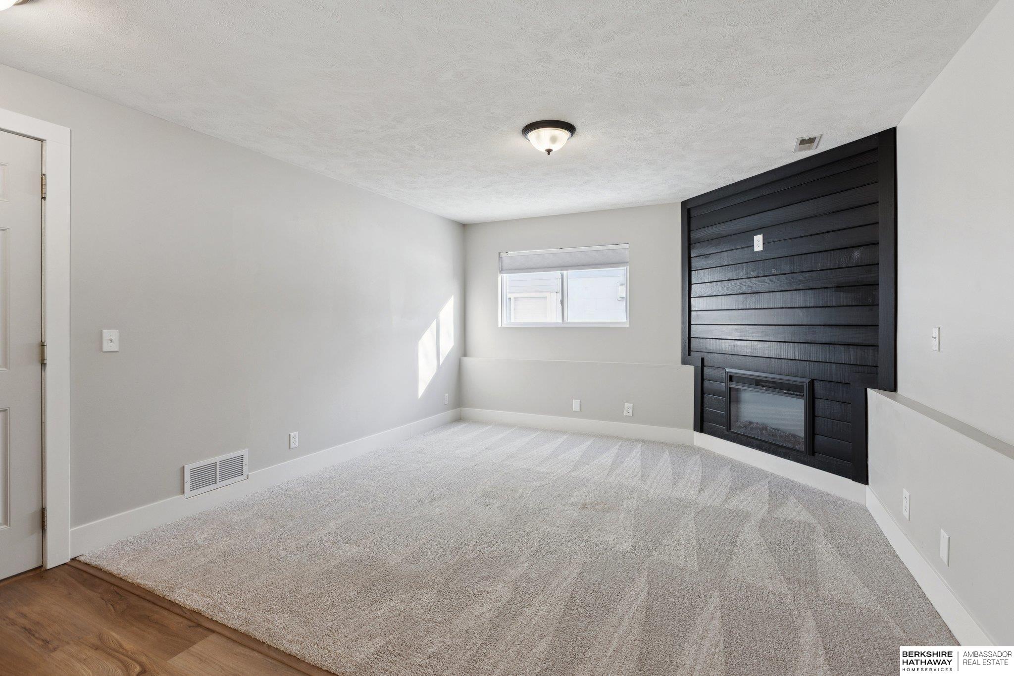 Omaha, Nebraska 68116, United States, 3 Bedrooms Bedrooms, ,2 BathroomsBathrooms,Residential,Pending,250913