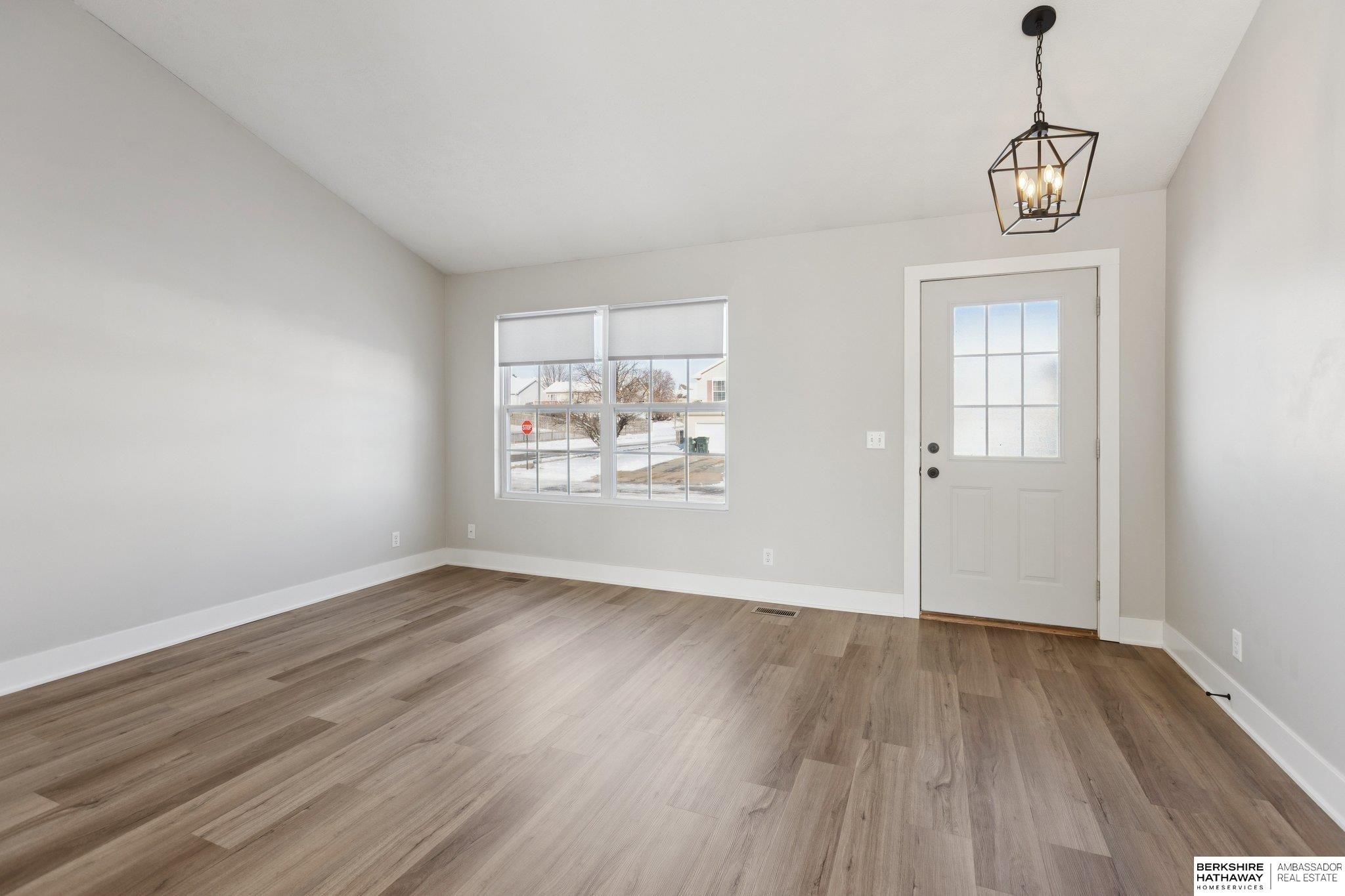 Omaha, Nebraska 68116, United States, 3 Bedrooms Bedrooms, ,2 BathroomsBathrooms,Residential,Pending,250913