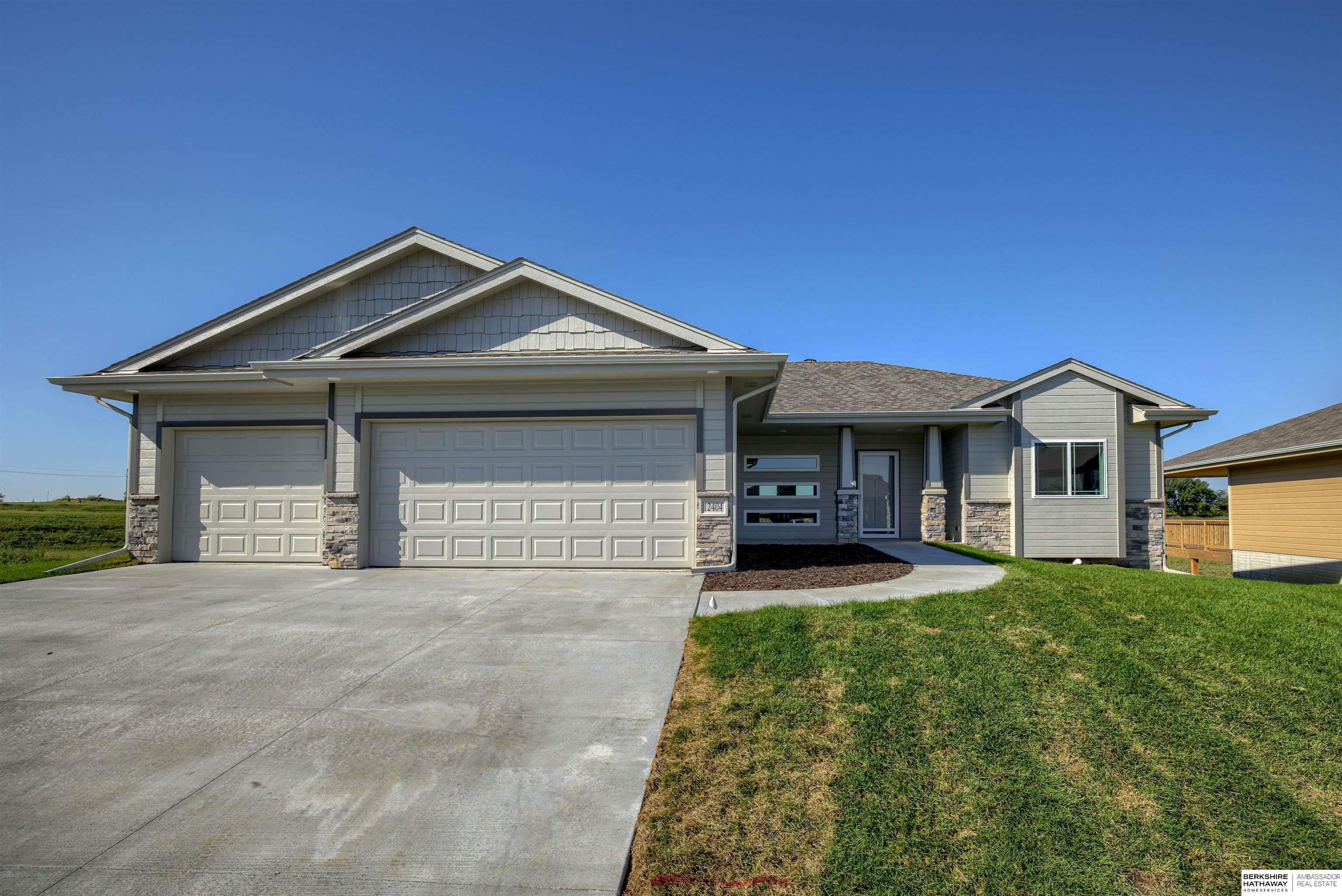 Bellevue, Nebraska 68123, United States, 4 Bedrooms Bedrooms, ,3 BathroomsBathrooms,Residential,Pending,250234