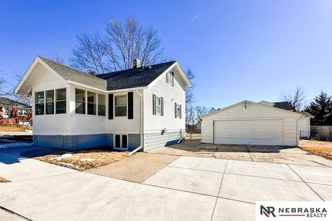 Photo of 6451 William Street, Omaha, NE 68106 (MLS # 22606875)