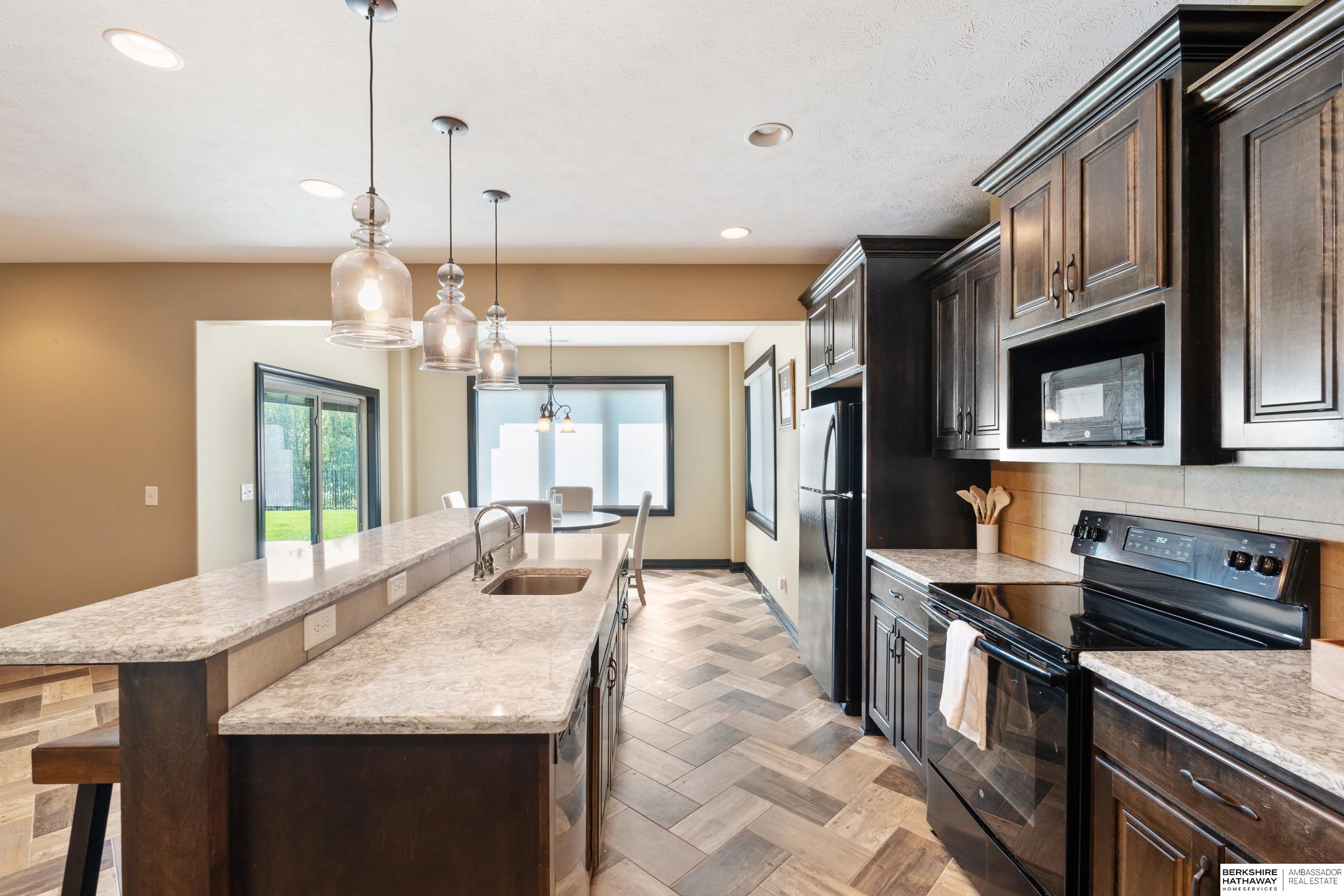 Omaha, Nebraska 68142, United States, 5 Bedrooms Bedrooms, ,5 BathroomsBathrooms,Residential,Pending,151435