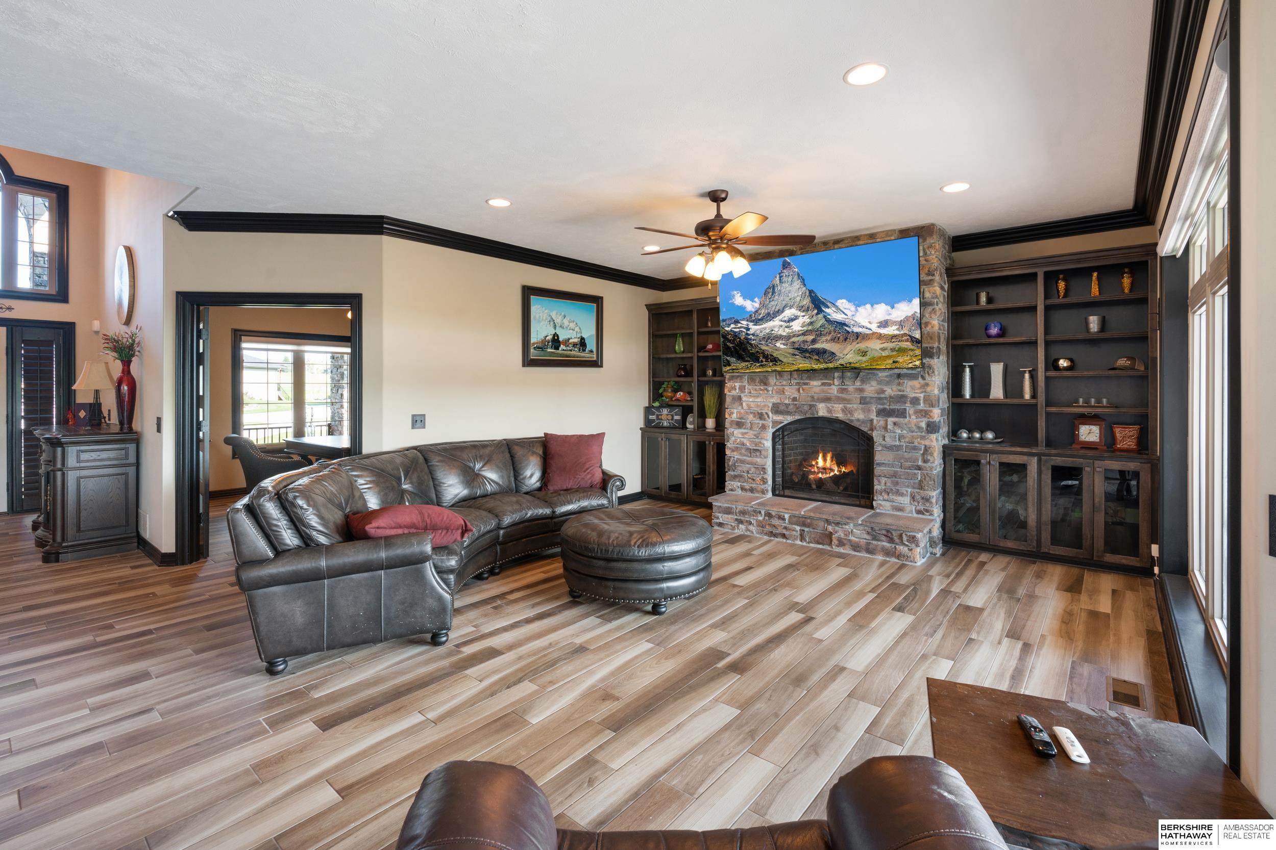 Omaha, Nebraska 68142, United States, 5 Bedrooms Bedrooms, ,5 BathroomsBathrooms,Residential,Pending,151435