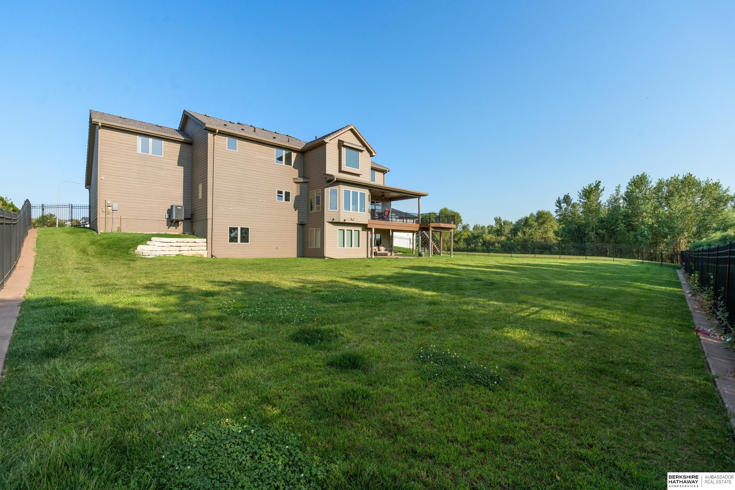 Omaha, Nebraska 68142, United States, 5 Bedrooms Bedrooms, ,5 BathroomsBathrooms,Residential,Pending,151435