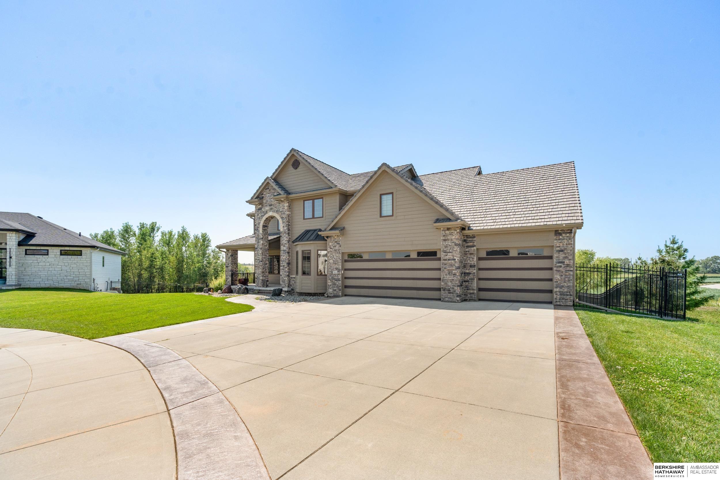 Omaha, Nebraska 68142, United States, 5 Bedrooms Bedrooms, ,5 BathroomsBathrooms,Residential,Pending,151435