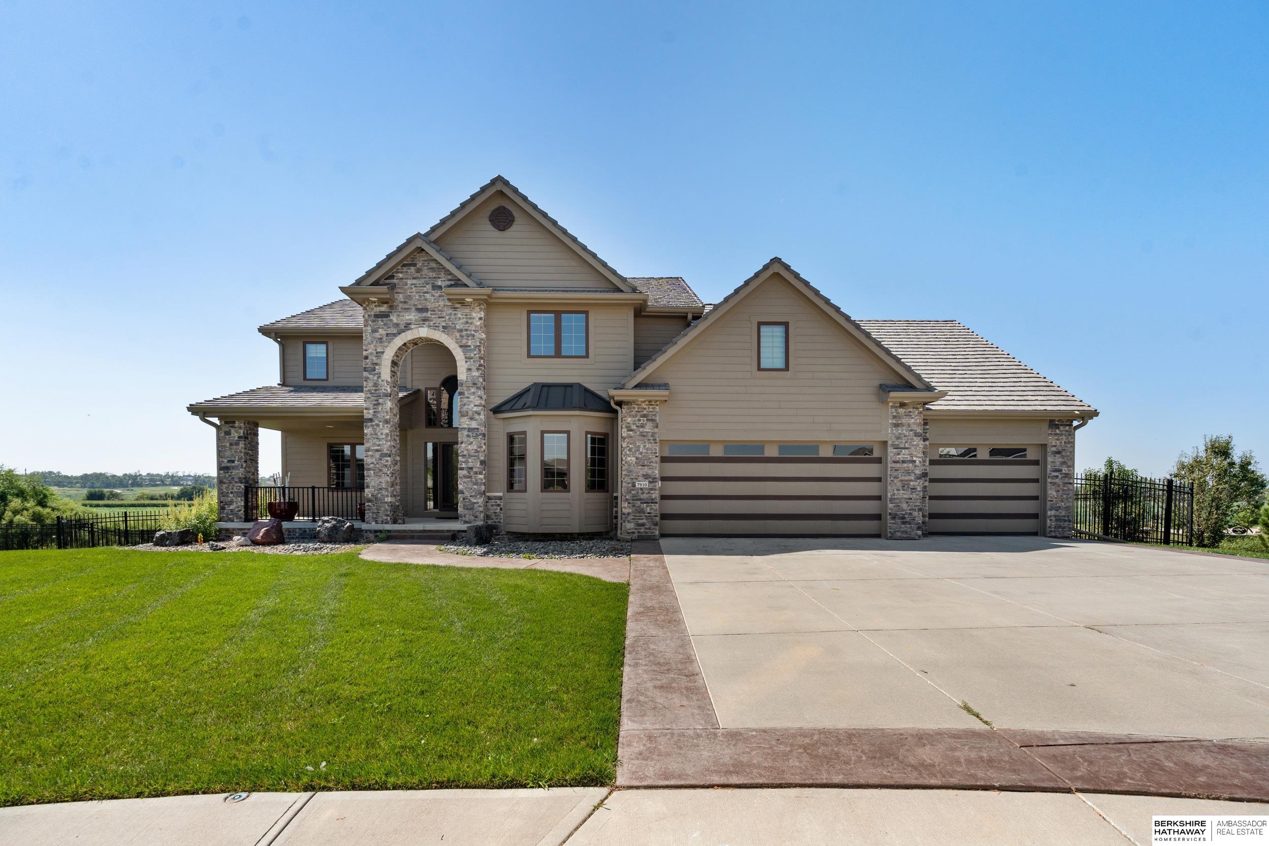 Omaha, Nebraska 68142, United States, 5 Bedrooms Bedrooms, ,5 BathroomsBathrooms,Residential,Pending,151435