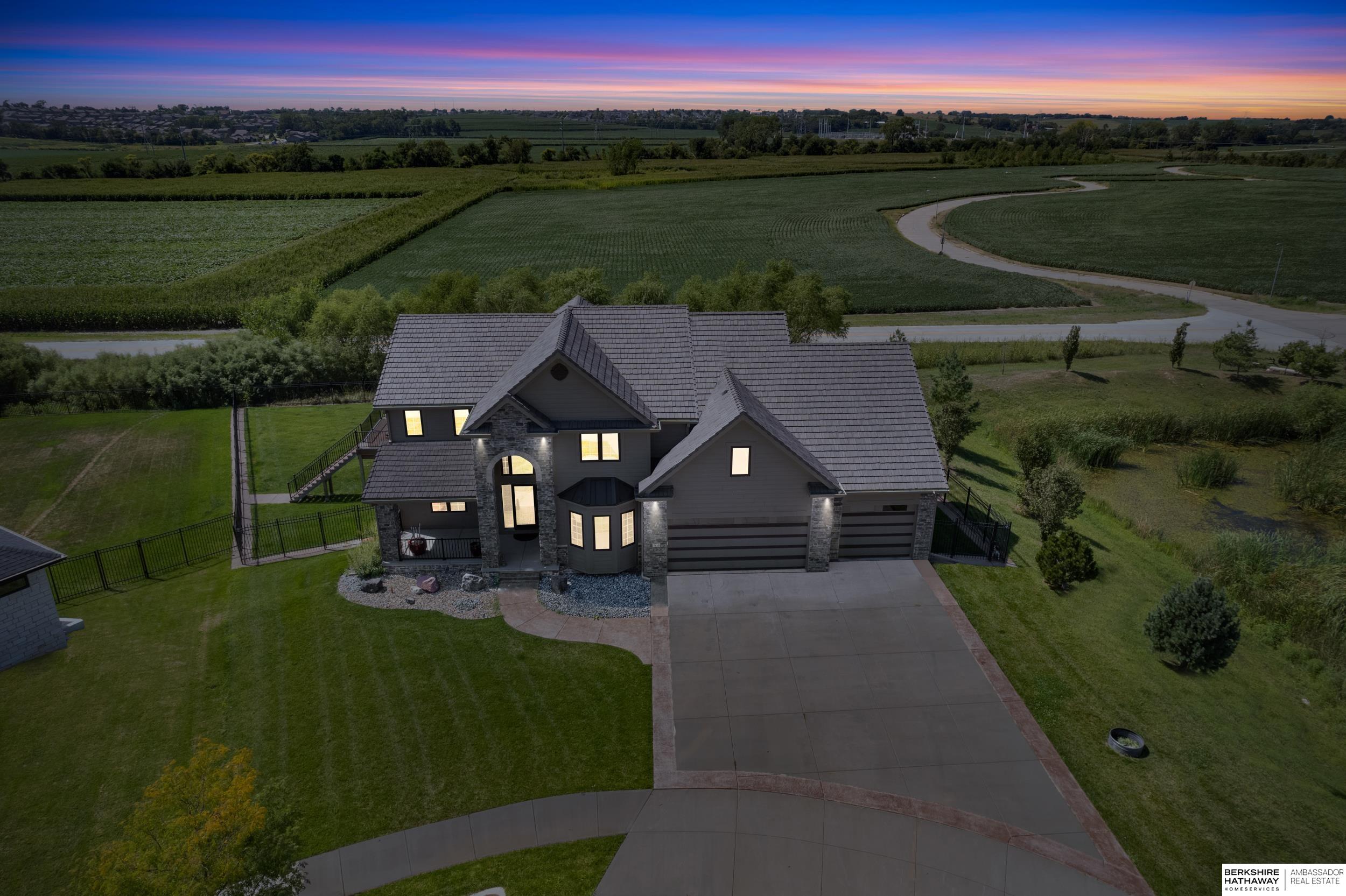 Omaha, Nebraska 68142, United States, 5 Bedrooms Bedrooms, ,5 BathroomsBathrooms,Residential,Pending,151435