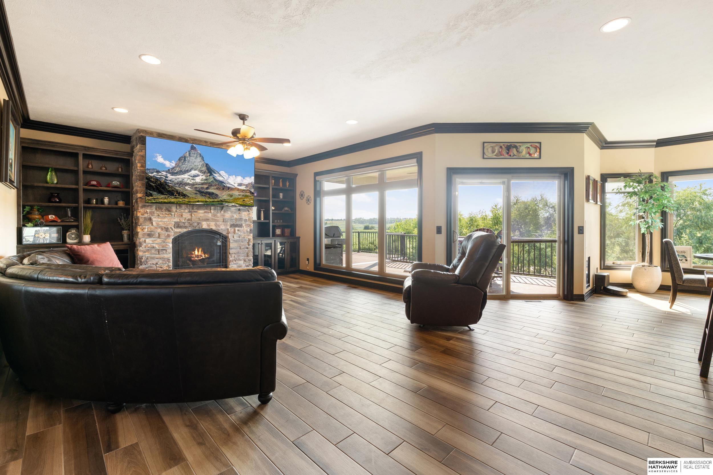 Omaha, Nebraska 68142, United States, 5 Bedrooms Bedrooms, ,5 BathroomsBathrooms,Residential,Pending,151435