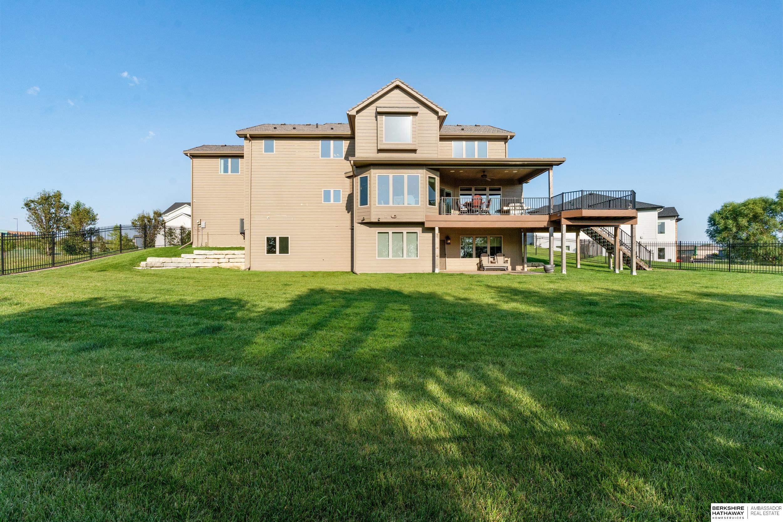 Omaha, Nebraska 68142, United States, 5 Bedrooms Bedrooms, ,5 BathroomsBathrooms,Residential,Pending,151435