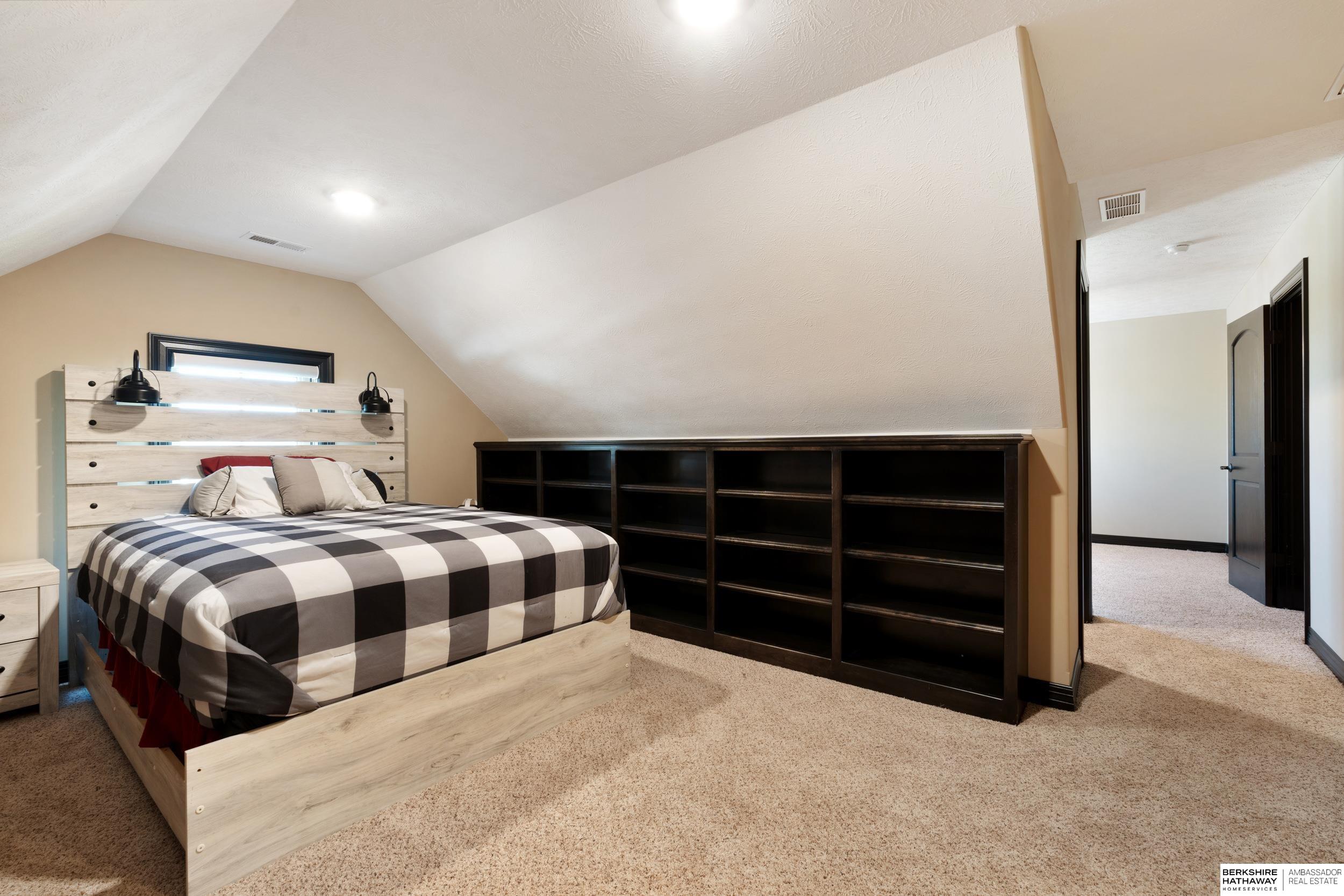 Omaha, Nebraska 68142, United States, 5 Bedrooms Bedrooms, ,5 BathroomsBathrooms,Residential,Pending,151435