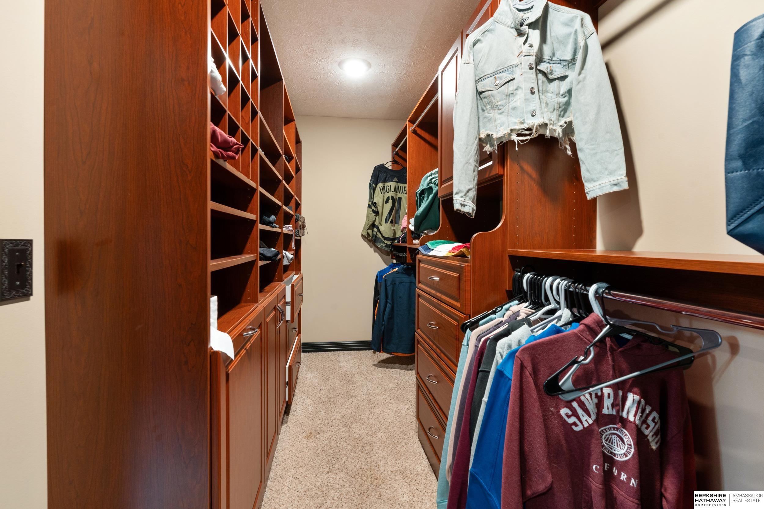 Omaha, Nebraska 68142, United States, 5 Bedrooms Bedrooms, ,5 BathroomsBathrooms,Residential,Pending,151435