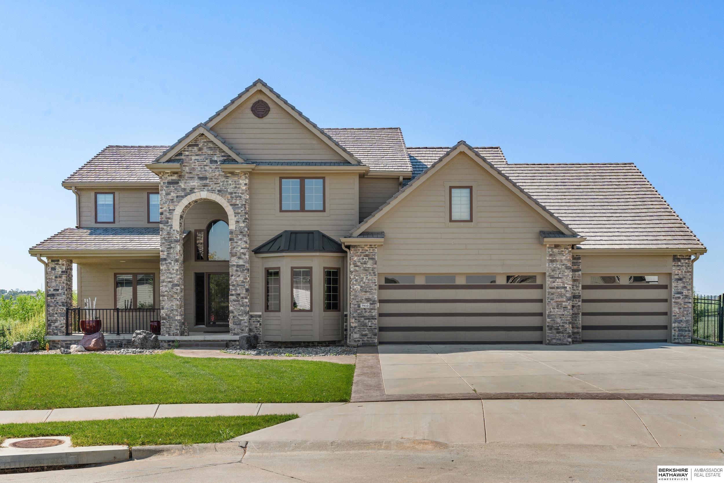 Omaha, Nebraska 68142, United States, 5 Bedrooms Bedrooms, ,5 BathroomsBathrooms,Residential,Pending,151435