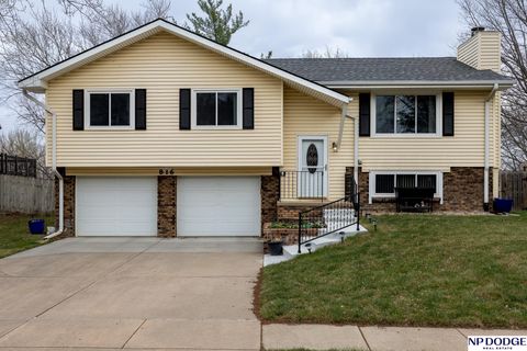 Photo of 816 W Godfrey Drive, Lincoln, NE 68521 (MLS # 22608472)