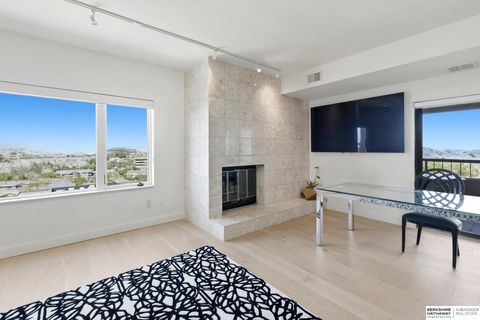 Photo of 770 N 93rd Street #6B8, Omaha, NE 68114 (MLS # 22613787)