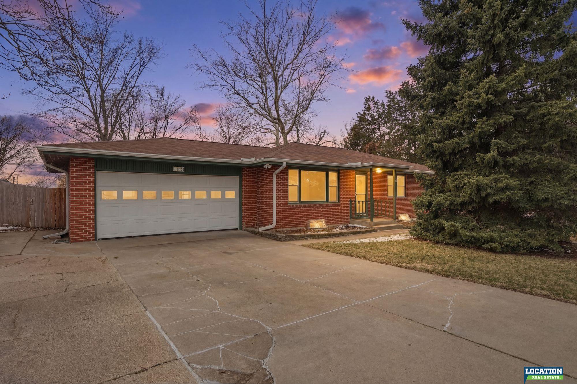 Photo 1 of 31 — 1135 Benton Street, Lincoln, NE 68521