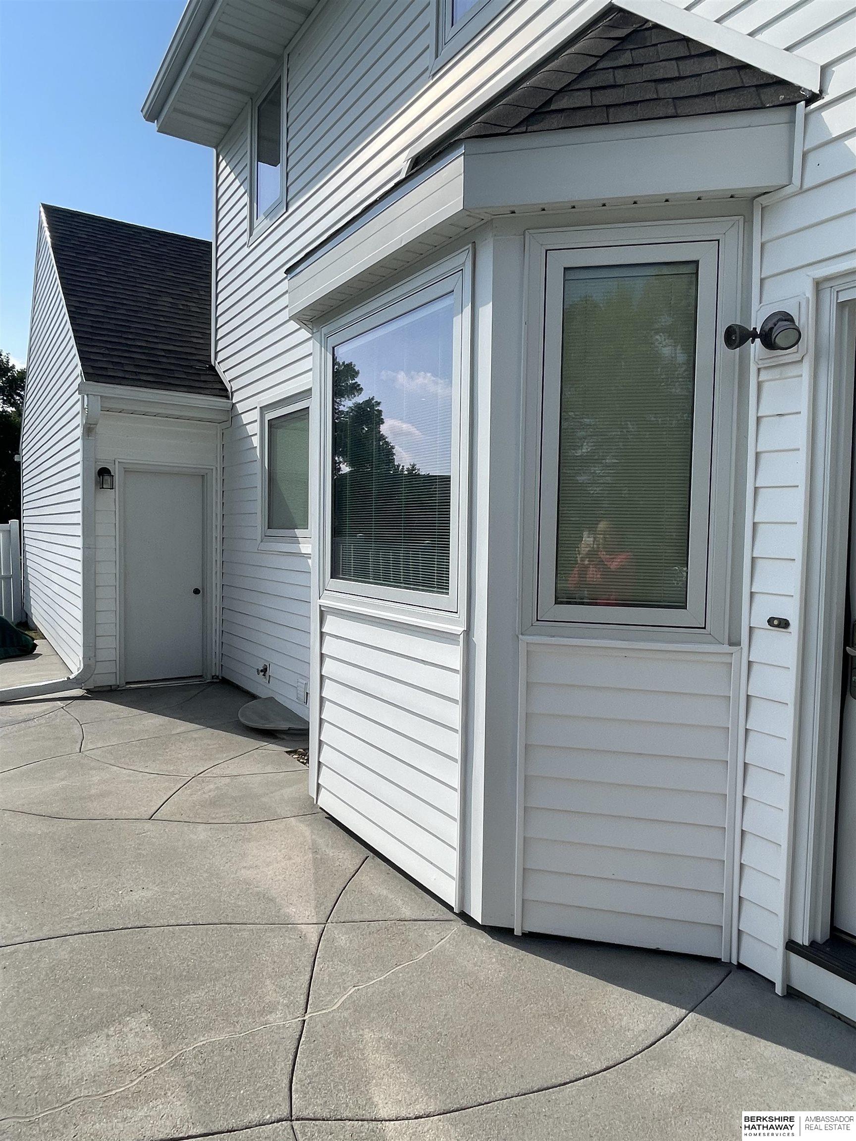 Omaha, Nebraska 68164, United States, 4 Bedrooms Bedrooms, ,4 BathroomsBathrooms,Residential,Active,143007