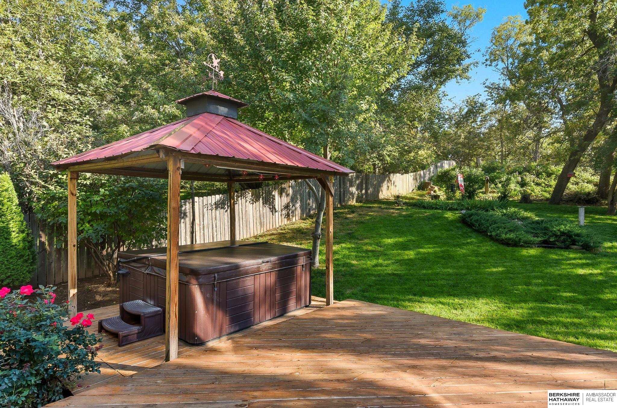 Omaha, Nebraska 68136, United States, 4 Bedrooms Bedrooms, ,3 BathroomsBathrooms,Residential,Active,213999