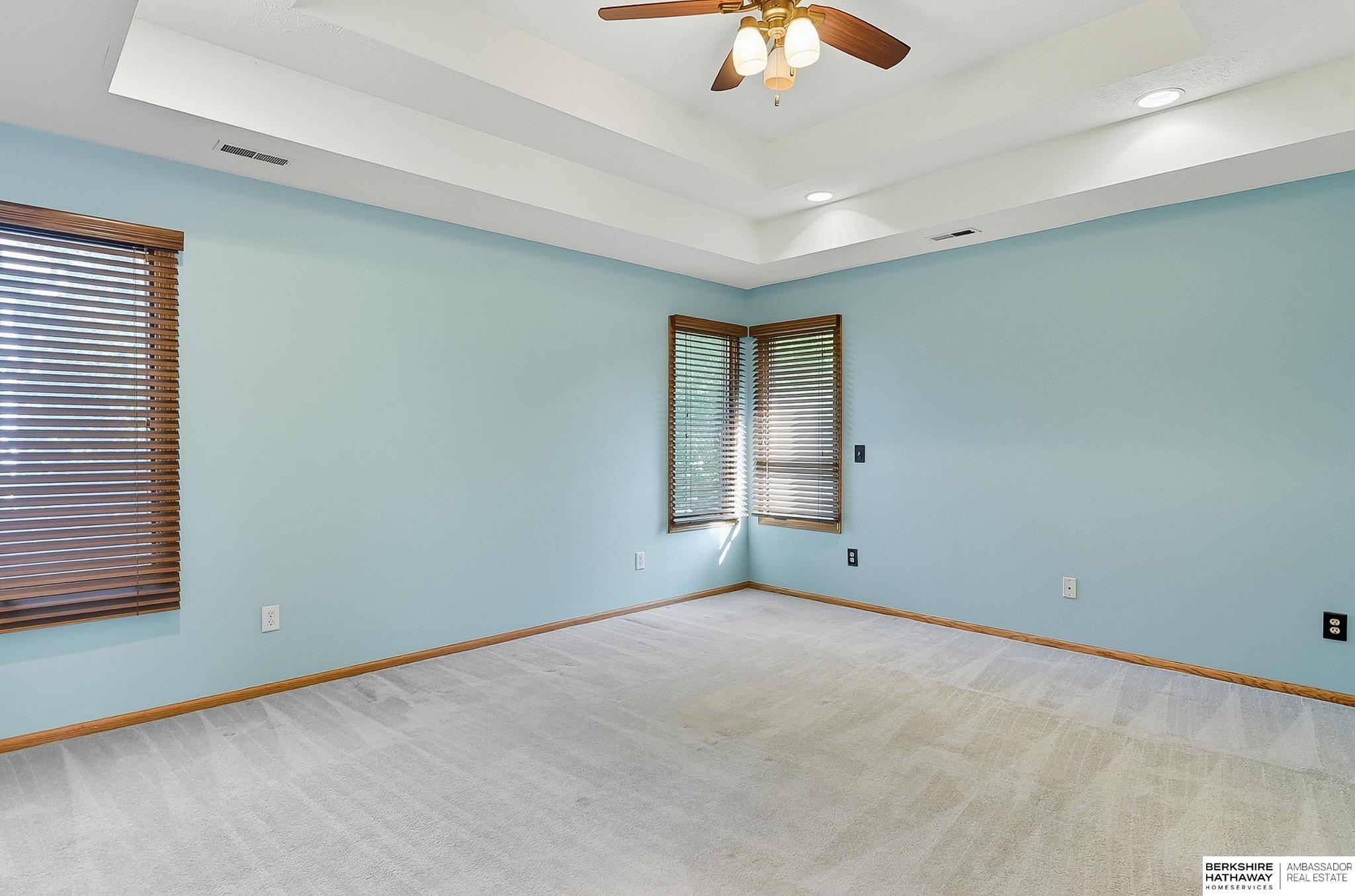 Omaha, Nebraska 68136, United States, 4 Bedrooms Bedrooms, ,3 BathroomsBathrooms,Residential,Active,213999