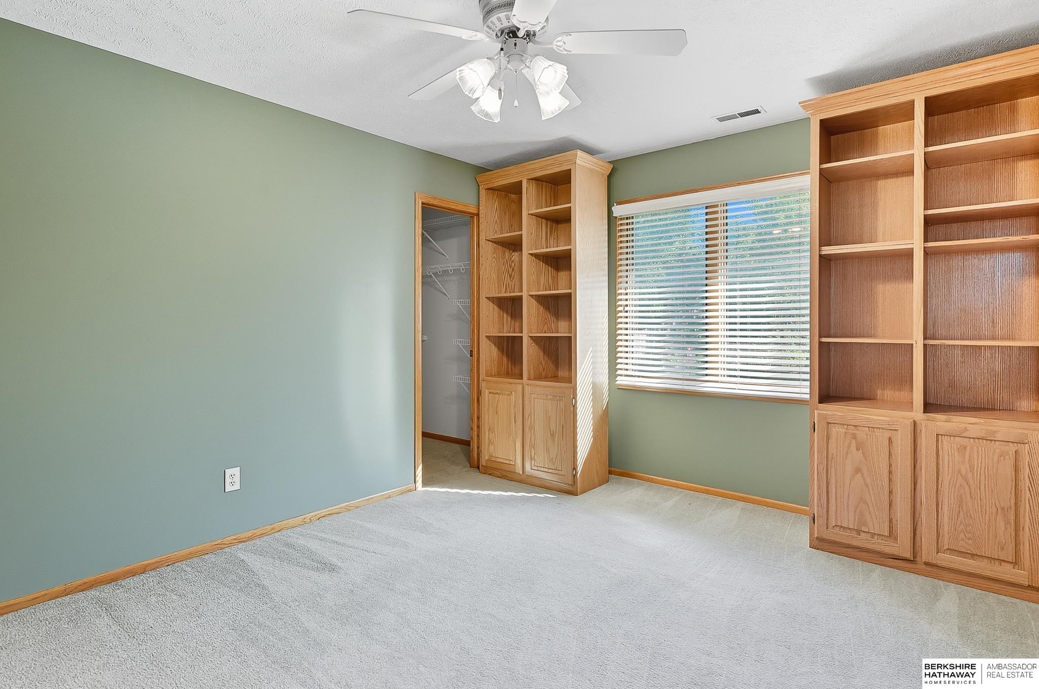 Omaha, Nebraska 68136, United States, 4 Bedrooms Bedrooms, ,3 BathroomsBathrooms,Residential,Active,213999