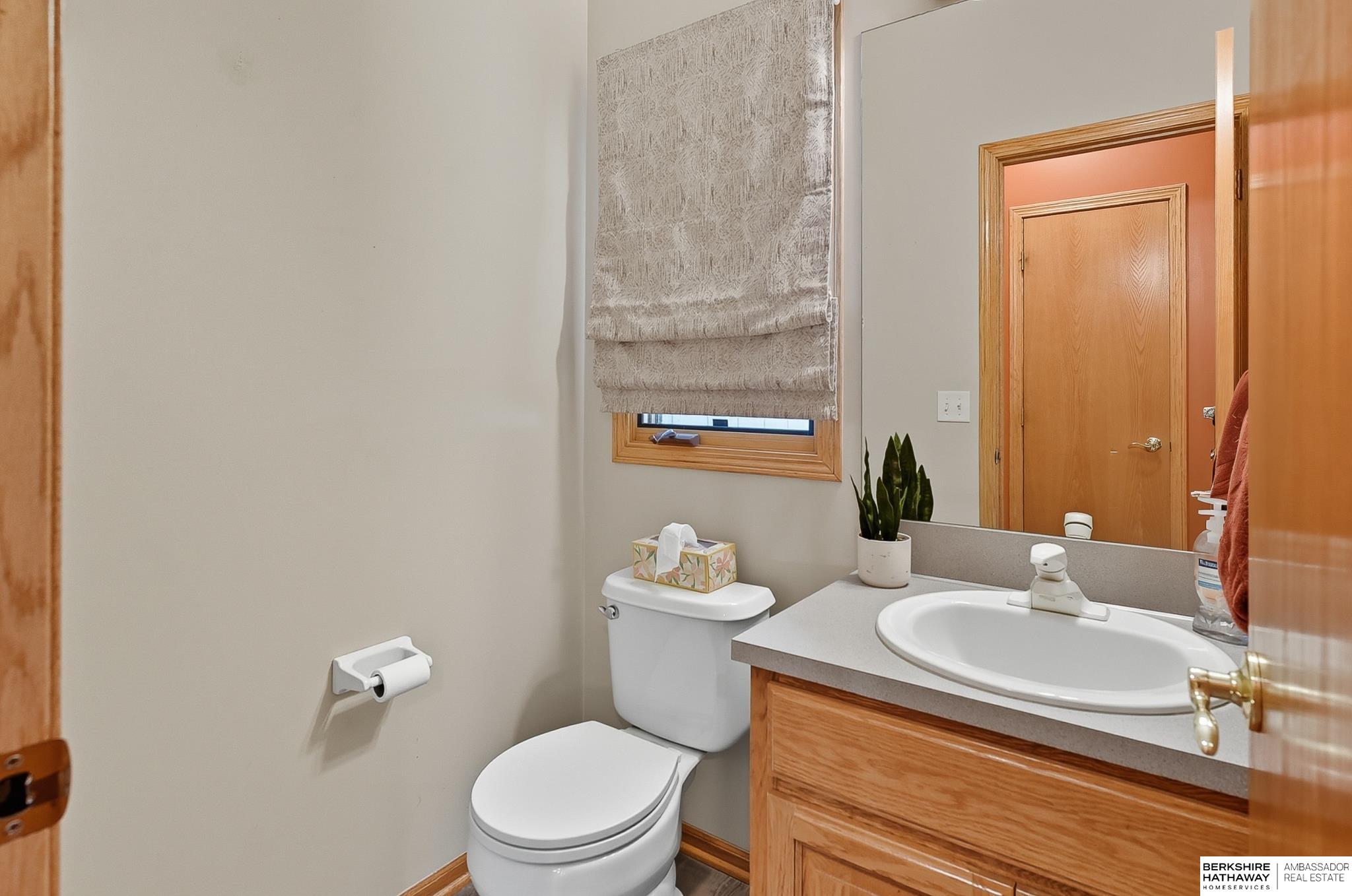 Omaha, Nebraska 68136, United States, 4 Bedrooms Bedrooms, ,3 BathroomsBathrooms,Residential,Active,213999