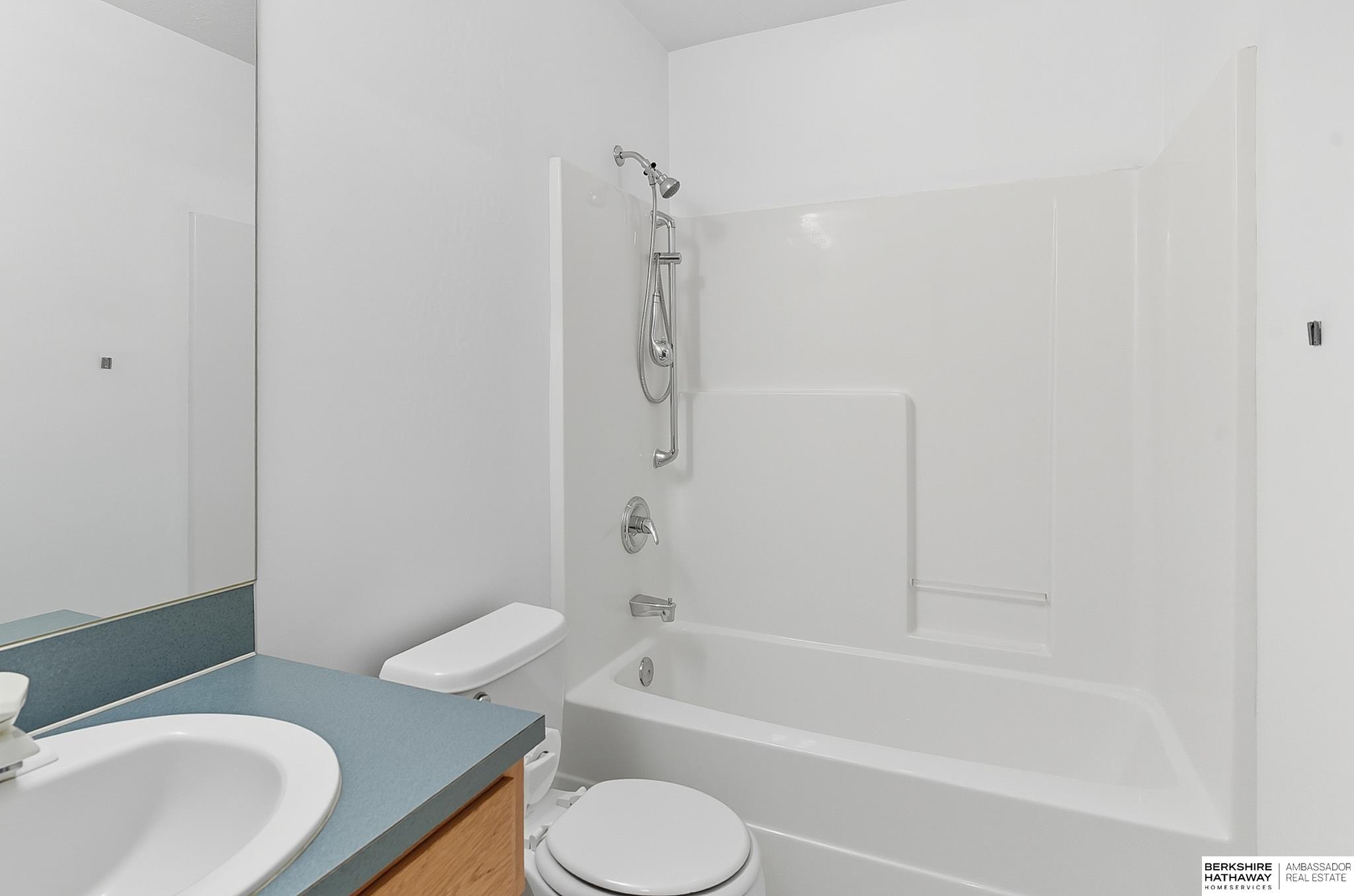 Omaha, Nebraska 68136, United States, 4 Bedrooms Bedrooms, ,3 BathroomsBathrooms,Residential,Active,213999