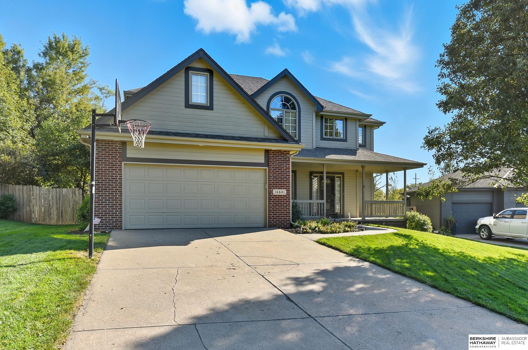 Omaha, Nebraska 68136, United States, 4 Bedrooms Bedrooms, ,3 BathroomsBathrooms,Residential,Active,213999