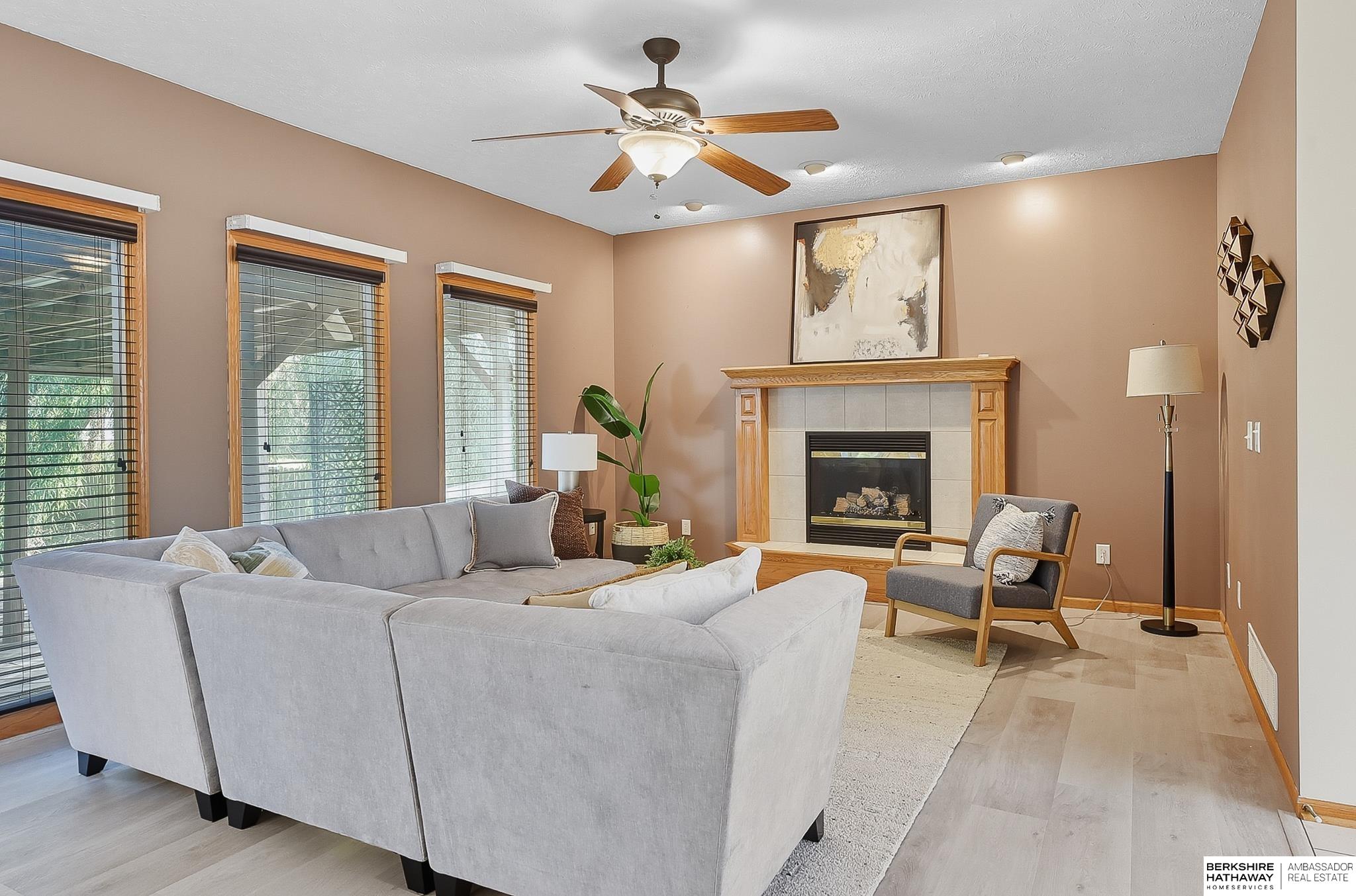 Omaha, Nebraska 68136, United States, 4 Bedrooms Bedrooms, ,3 BathroomsBathrooms,Residential,Active,213999